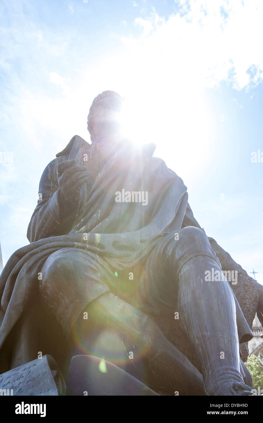 The Robbie Burns statue in Dunedin's Octagon Stock Photo Alamy