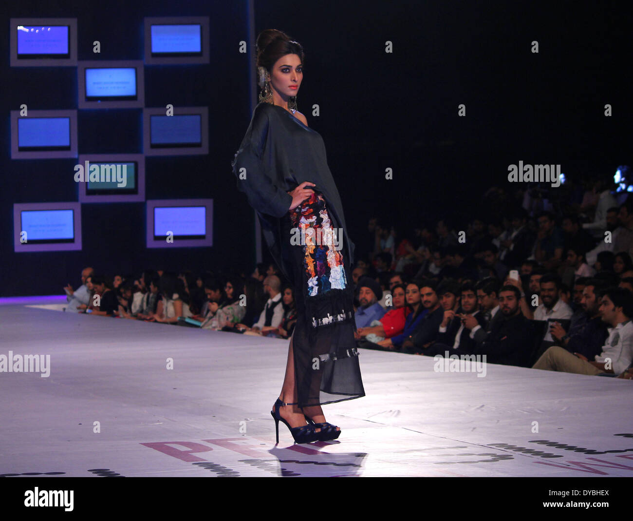 Models In Pakistan LAHORE, PAKISTAN-APRIL 12 : Pakistani Models present creations by ...