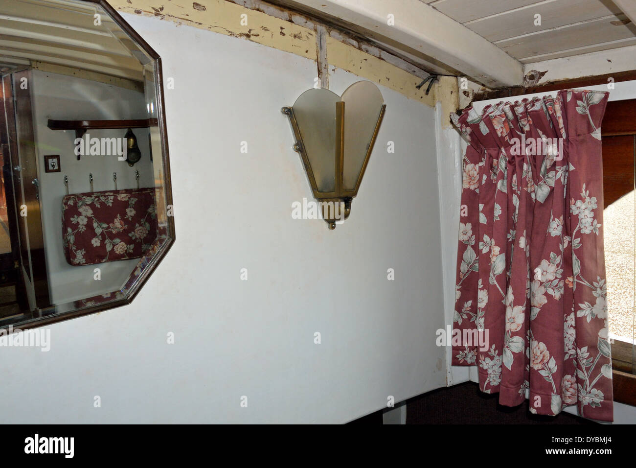 Traditional Broads cruiser Spark of Light interior, Broads National ...