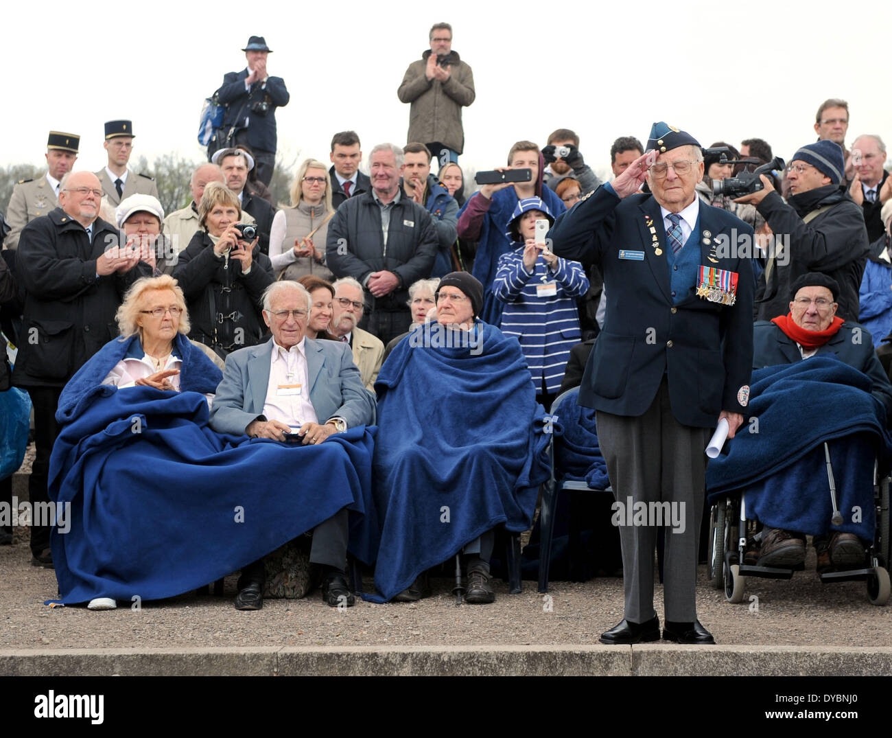 Weimar, Germany. 13th Apr, 2014. The former deported member of the allied air force Ed Carter-Edwards salutes in front of a plaque during the 69th anniversary of the liberation of the concentration camp Buchenwald, near Weimar, Germany, 13 April 2014. Photo: Jens-Ulrich Koch/dpa/Alamy Live News Stock Photo