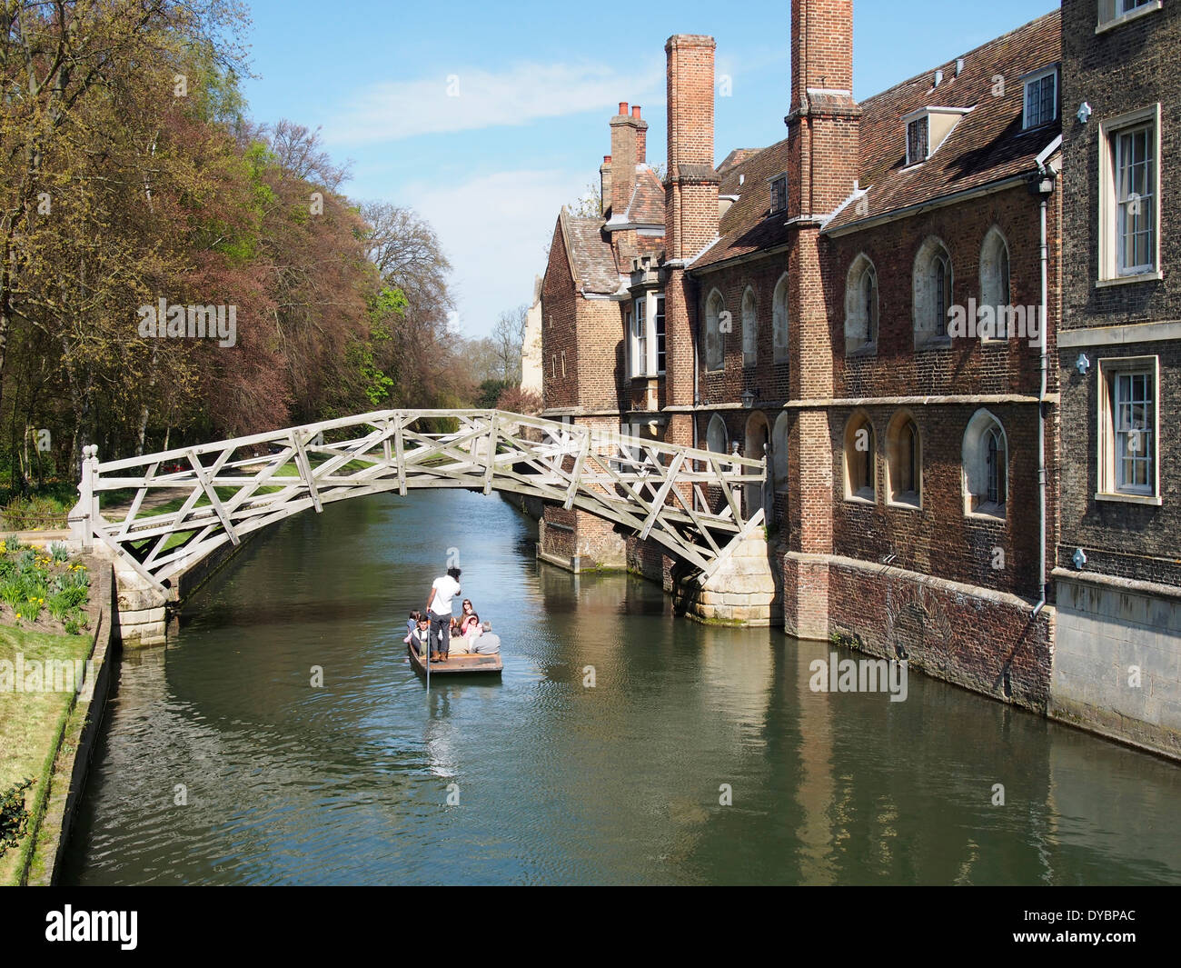 Punting on the River Cam -  a punt passes beneath the Mathematical Bridge by Queen's College. Stock Photo
