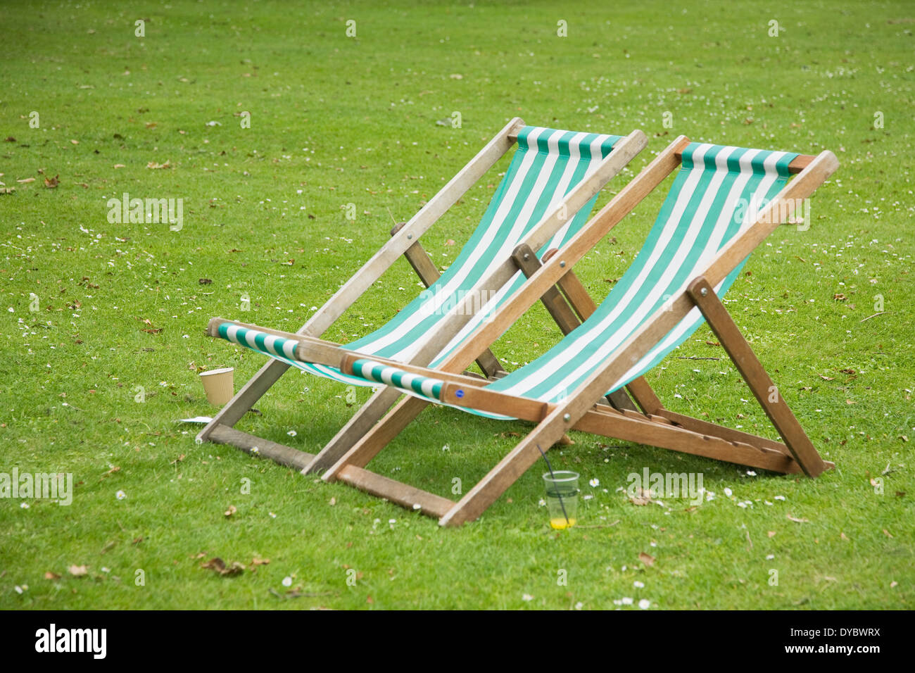Regents park deck chairs hi-res stock photography and images - Alamy