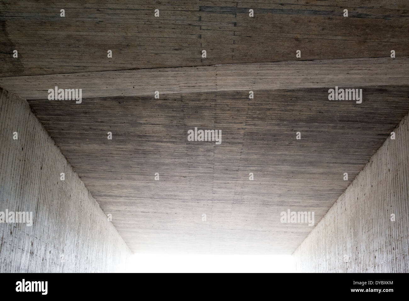 Light end dark pathway hi-res stock photography and images - Alamy