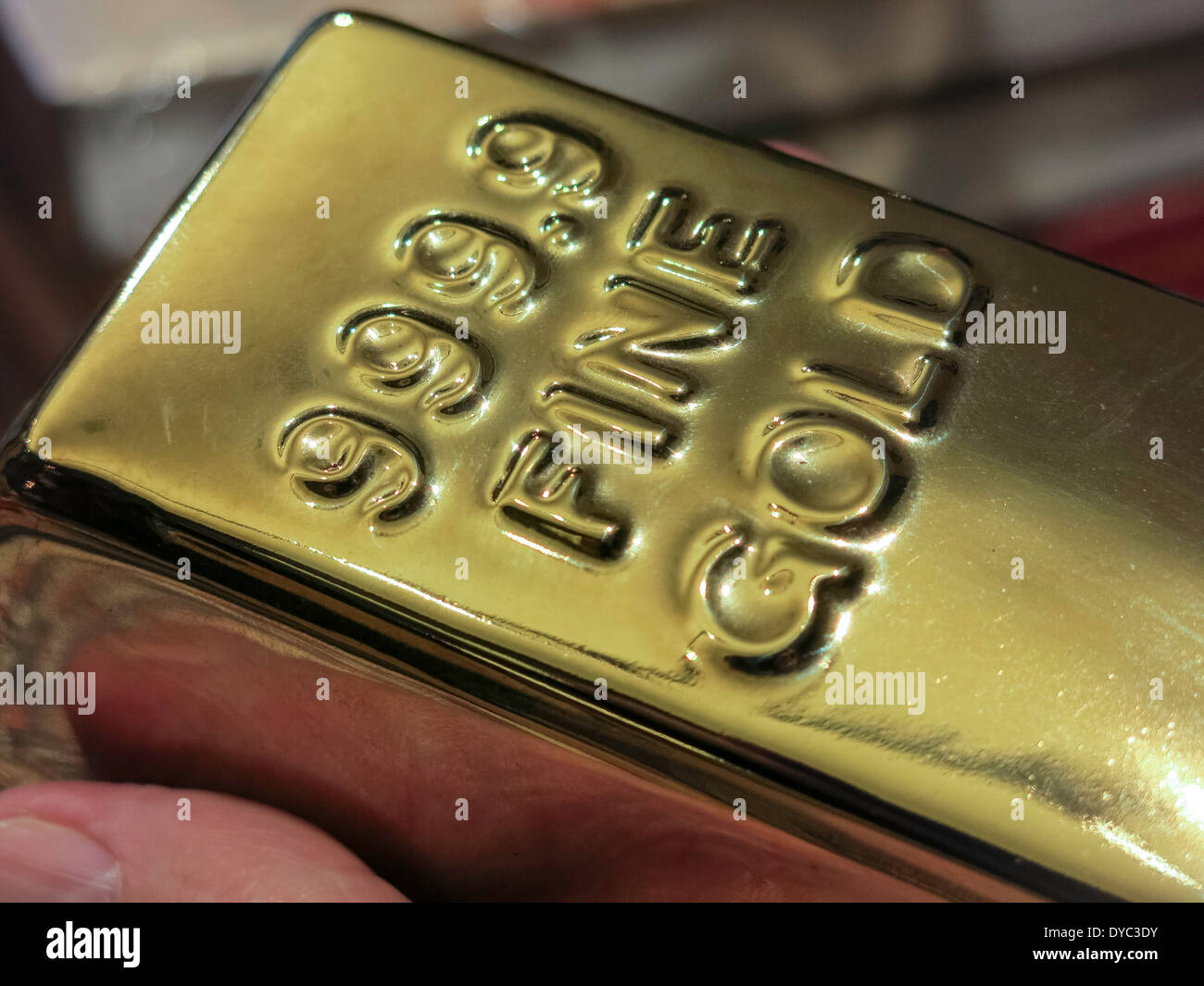 Gold bullion bar hi-res stock photography and images - Alamy