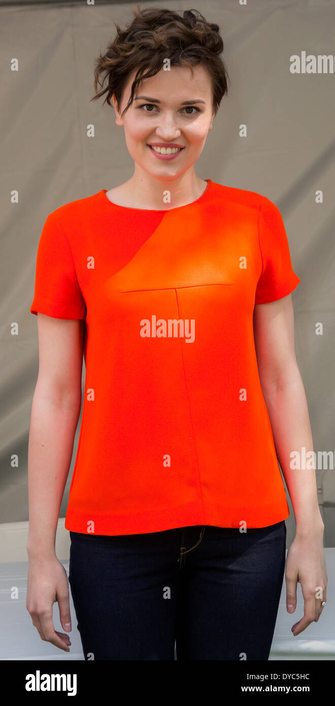 Veronica roth the divergent series hi-res stock photography and images ...