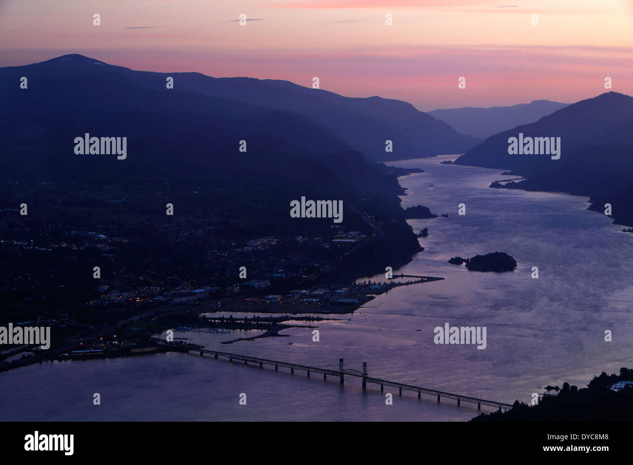 Overlooking the Columbia River in the spring at sunset To the right is the Washington border and to the left is the Oregon Stock Photo