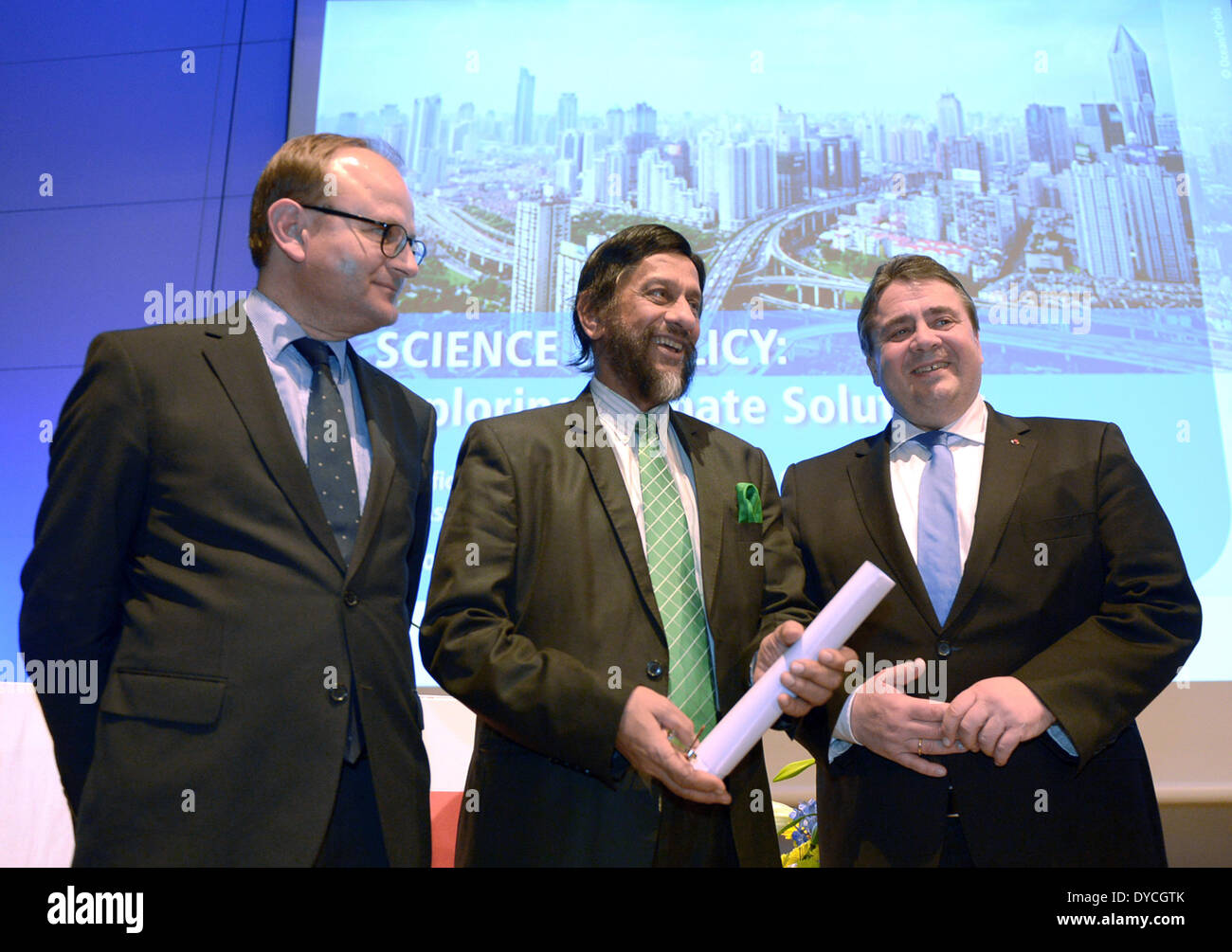 Berlin, Germany. 14th Apr, 2014. German Minister of Economics and Energy Sigmar Gabriel (SPD, R-L), chairman of the IPCC Rajendra Pachauri and Ottmar Edenhof of the Potsdam Institute of Climate Research stand next to each other durinf the public presentation of the 5th climate report by the Intergovernmental Panel on Climate Change (IPCC) in Berlin, Germany, 14 April 2014. Photo: RAINER JENSEN/DPA/Alamy Live News Stock Photo