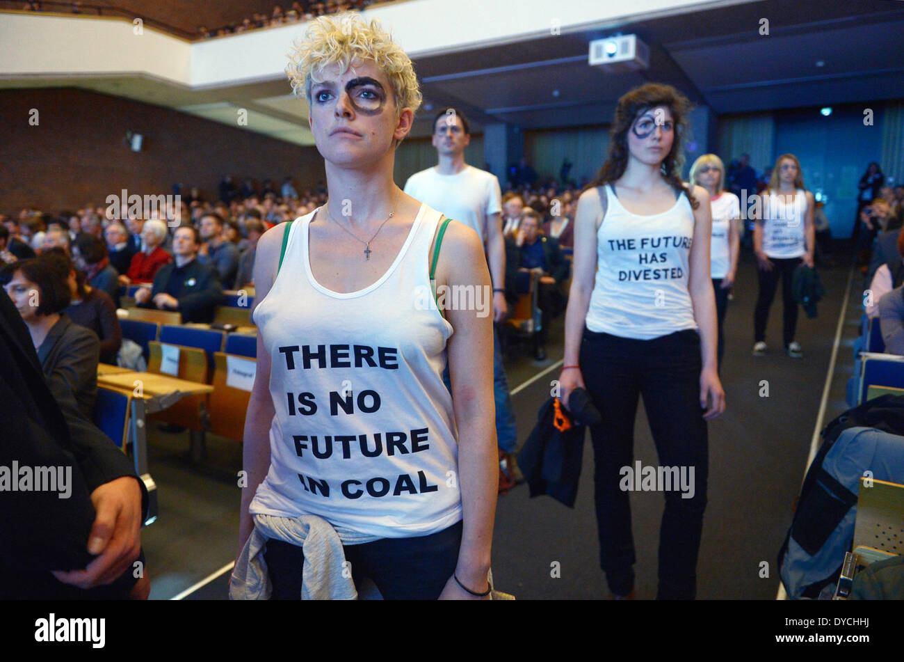 Berlin, Germany. 14th Apr, 2014. A young woman protests with a shirt with a lettering 'there is no future in coal' during the public presentation of the 5th climate report by the Intergovernmental Panel on Climate Change (IPCC) at the Technical University of Berlin in Berlin, Germany, 14 April 2014. Photo: RAINER JENSEN/DPA/Alamy Live News Stock Photo