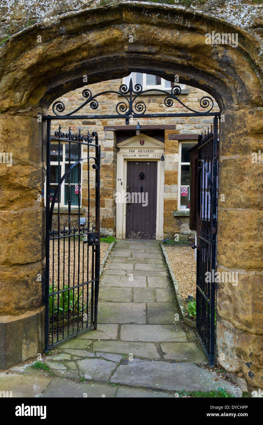 Arch and gates leading to The Chantry House in Towcester; dating from 1460 it originally housed two priests Stock Photo