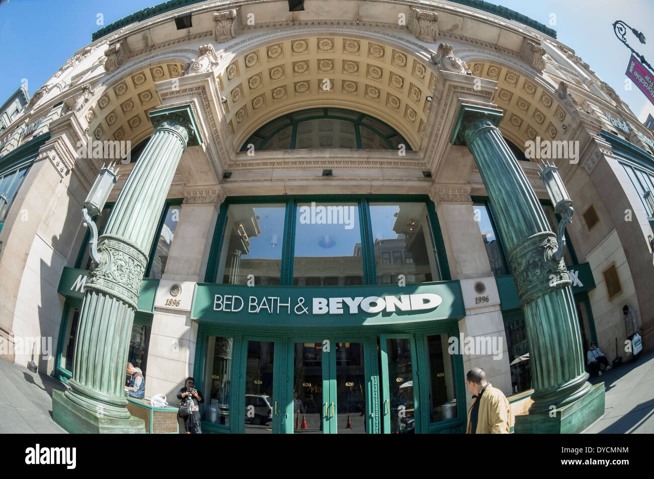 The Bed Bath and Beyond store in New York Stock Photo - Alamy