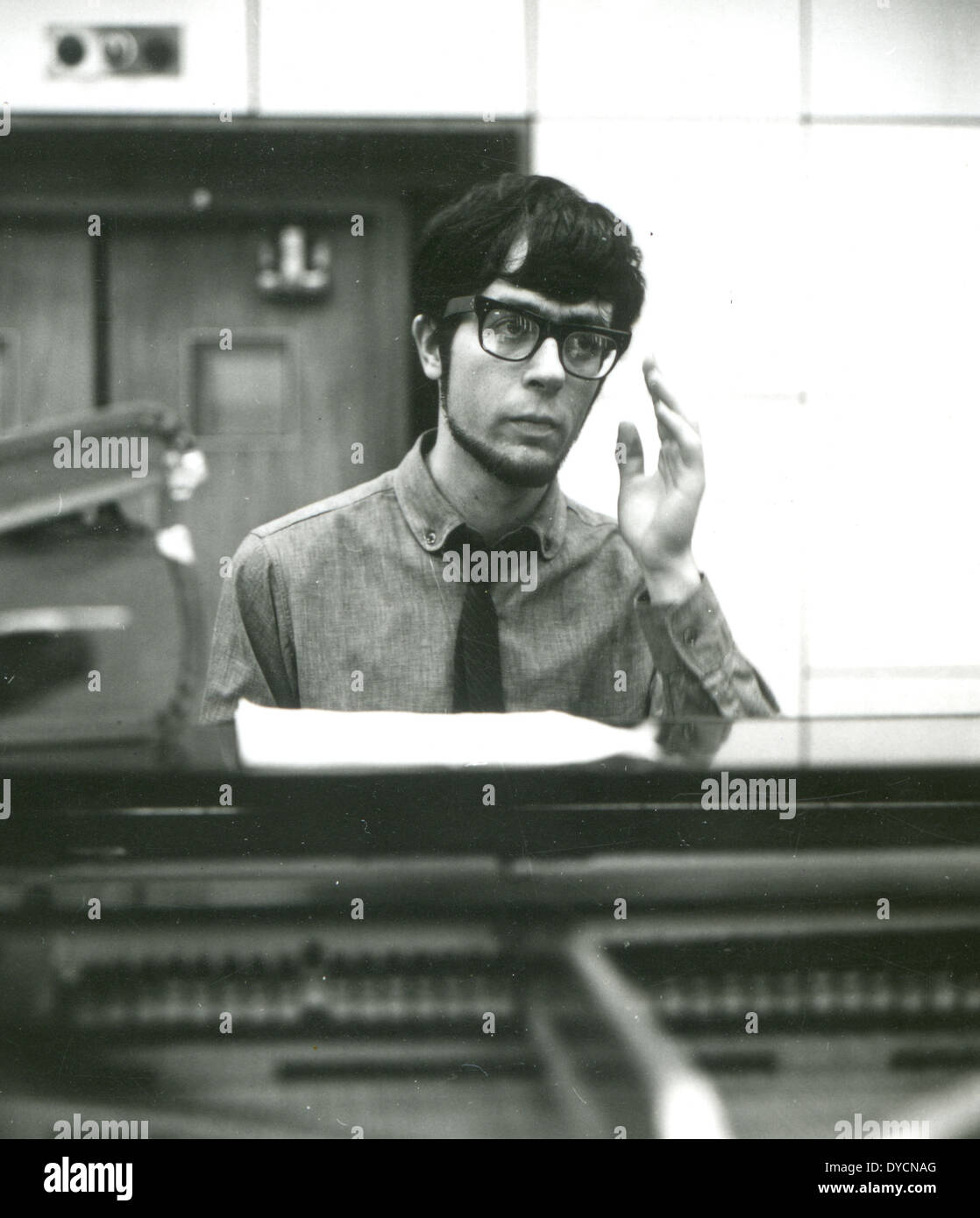 MANFRED MANN  in a recording studio in September 1964 Stock Photo
