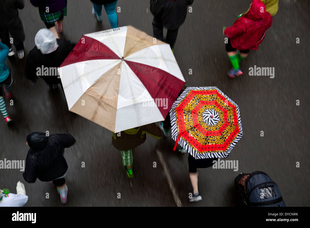 WA09538-00...WASHINGTON - People with umbrella on a rainy day in Seattle. Stock Photo