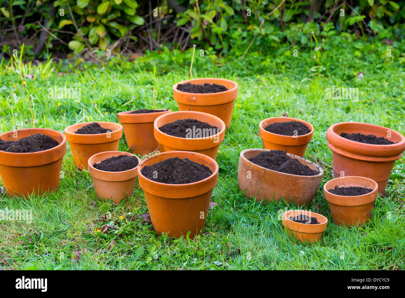 Terra cotta pots hires stock photography and images Alamy