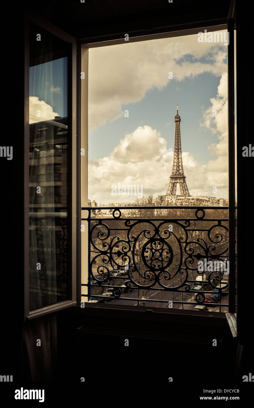 Eiffel tower top deck hi-res stock photography and images - Alamy