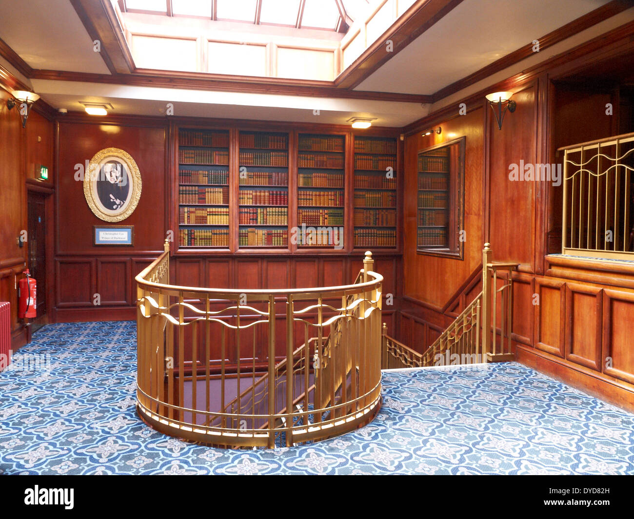 Wetherspoons interior hi-res stock photography and images - Alamy