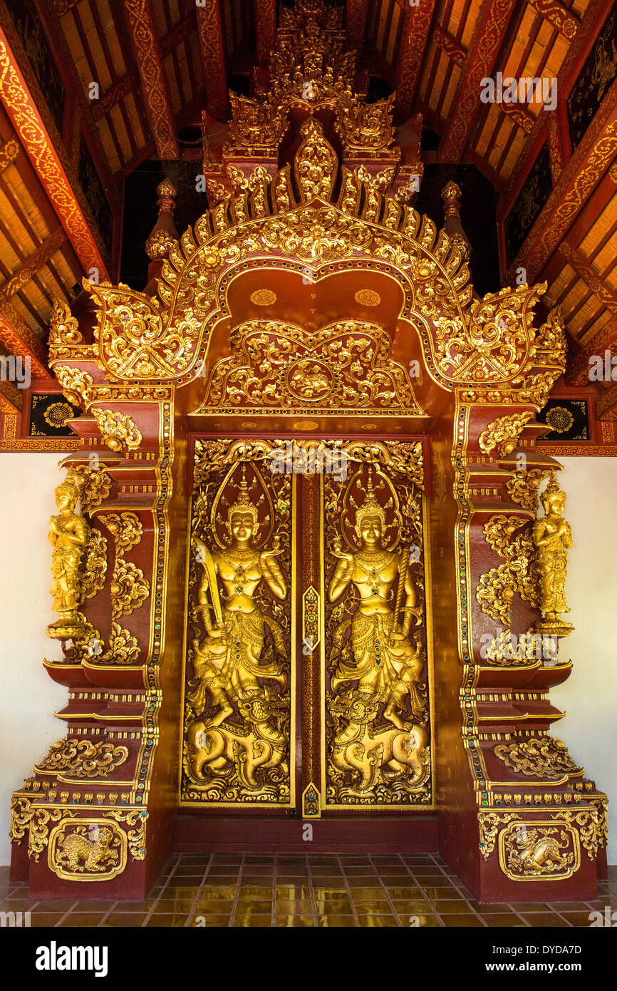 Teak entrance gate decorated with gold leaf in Wat Phrah Singh Temple, Chiang Rai, Chiang Rai province, Northern Thailand Stock Photo