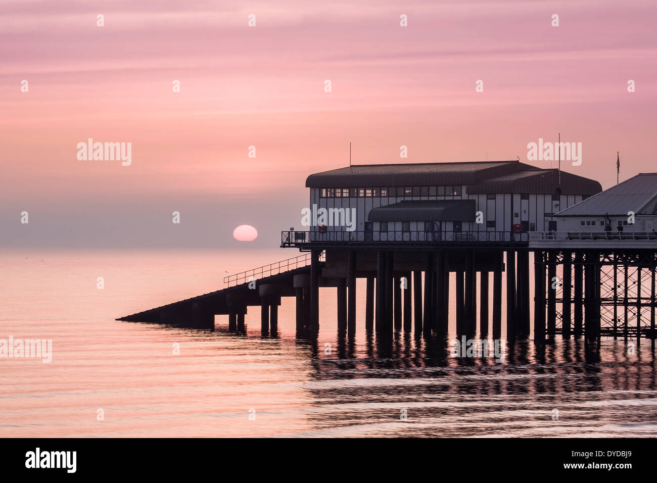 Cromer pier and lifeboat station at sunrise Stock Photo - Alamy
