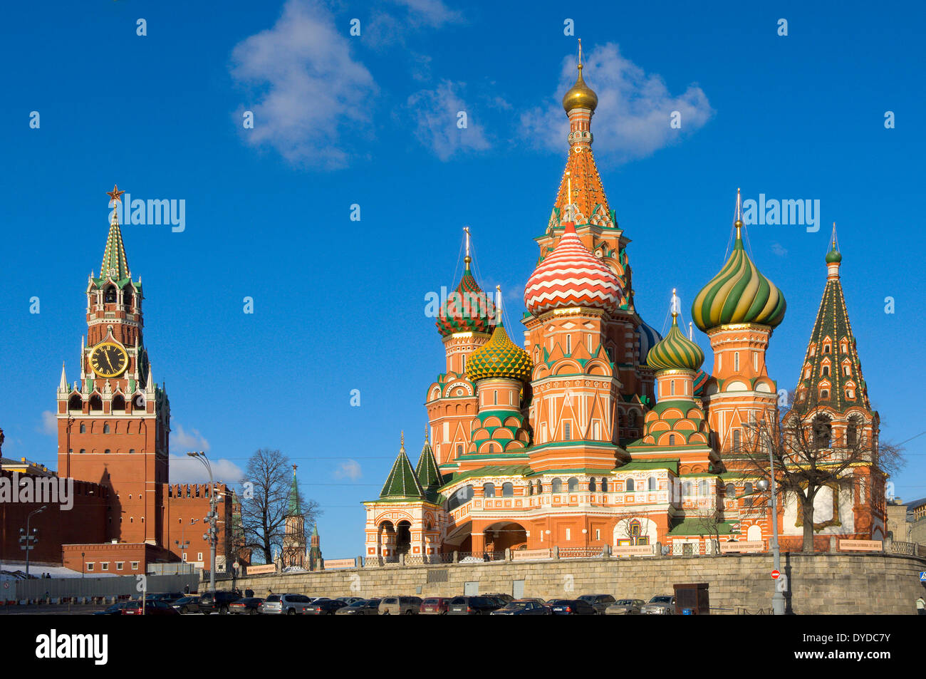 A view of St Basils Cathedral in Red Square in Moscow Stock Photo - Alamy
