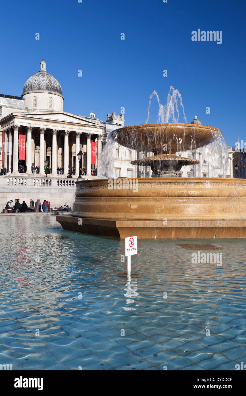 Fountain with the National Gallery in the background. Stock Photo