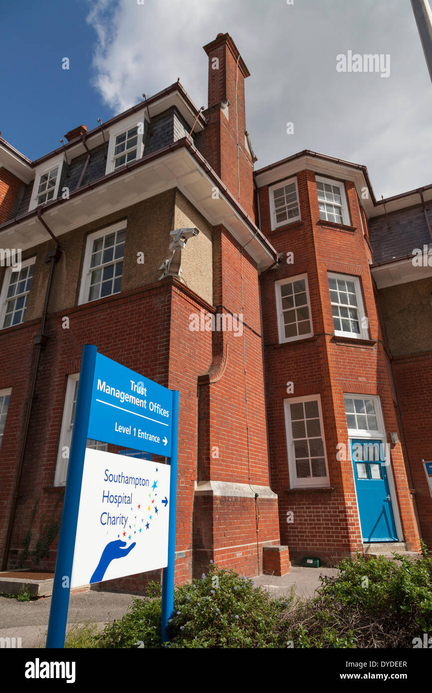 Trust Management Offices sign and building at Southampton General Hospital. Stock Photo