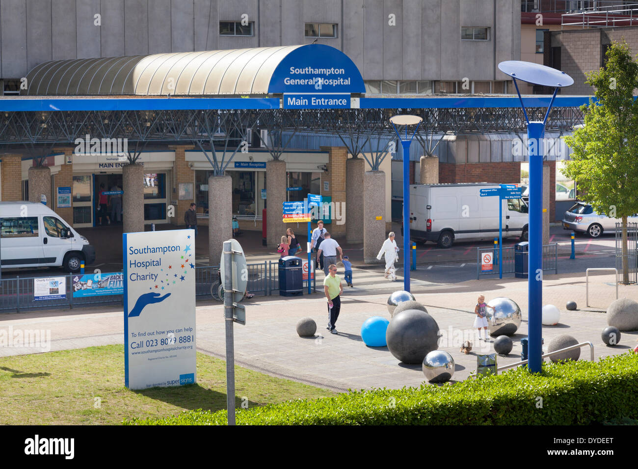 Exterior of main entrance to Southampton General Hospital. Stock Photo