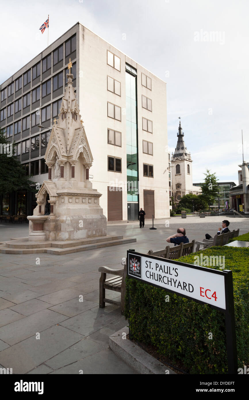 St Paul's Churchyard road sign and monument. Stock Photo