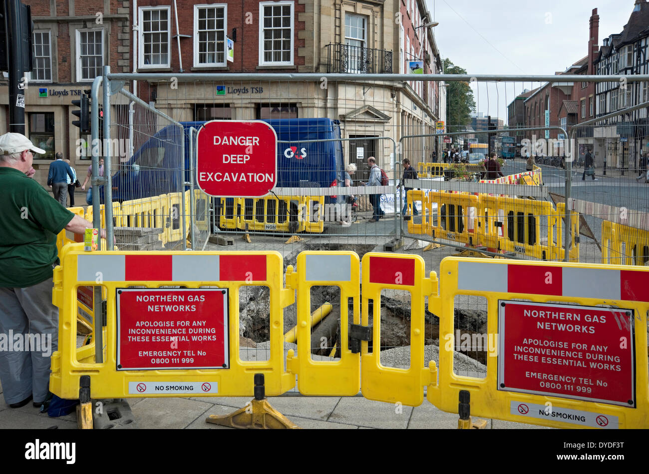 Northern Gas Networks replacing old gas pipes in Piccadilly. Stock Photo