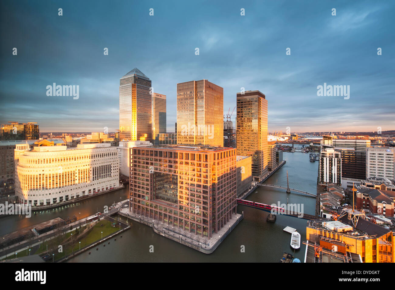 Canary wharf water sunset hi-res stock photography and images - Alamy
