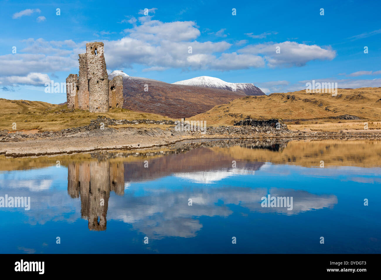 Ardvreck Castle which is a ruined 16th century castle on the shores of Loch Assynt. Stock Photo