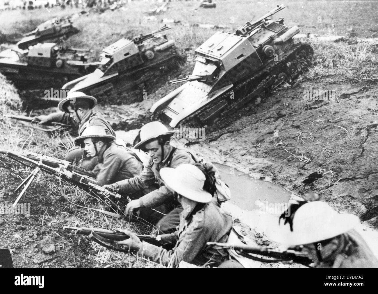 Italian Bersaglieri troops and light tanks during WW11 Stock Photo