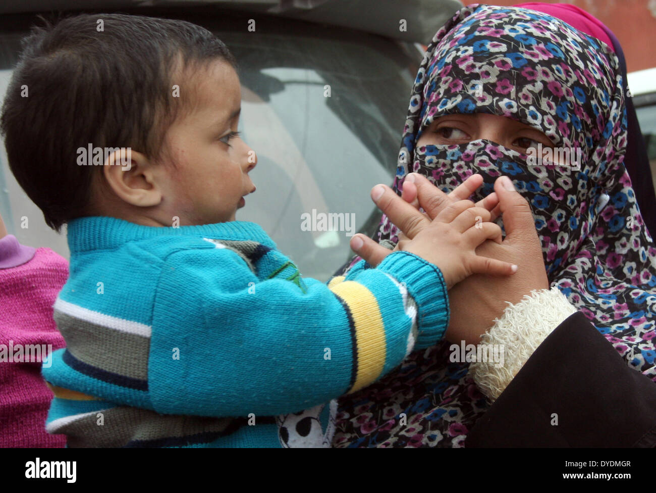 Srinagar, Indian Administered Kashmi 15 April 2014 : Victim, Saira ...