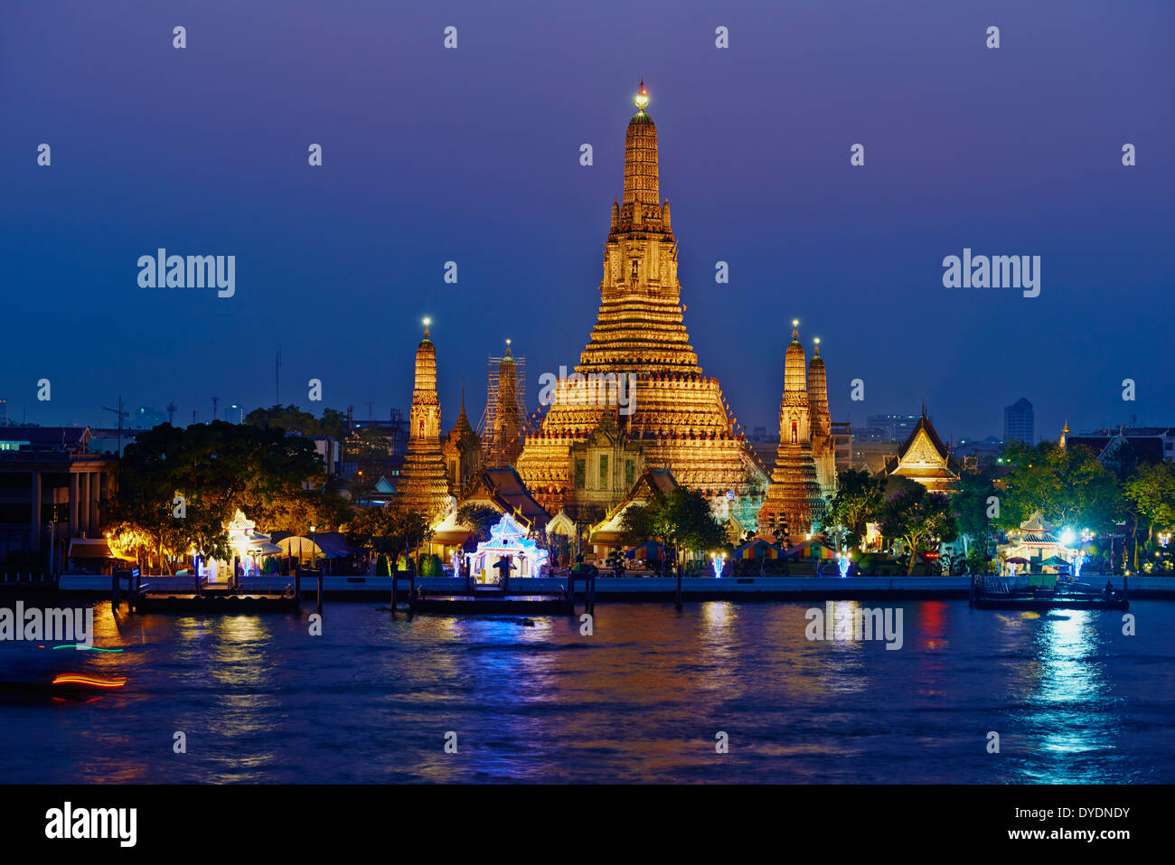 Thailand, Bangkok, Wat Arun and Chao Phraya by night Stock Photo