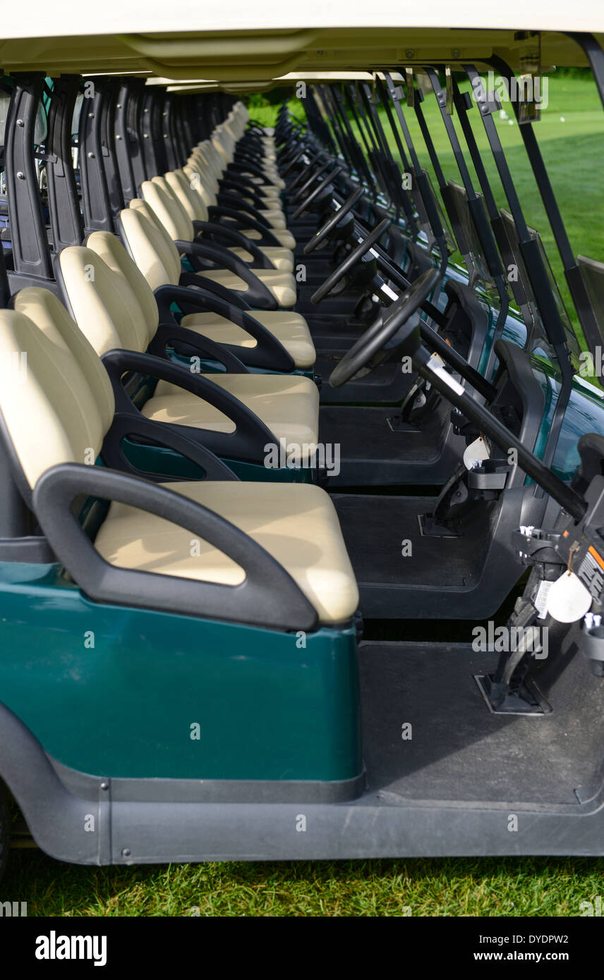 Chain of golf carts hi-res stock photography and images - Alamy