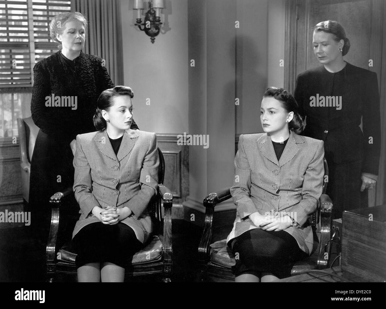 Olivia de Havilland in a duel role, on-set of the Film, 'The Dark Mirror', 1946 Stock Photo