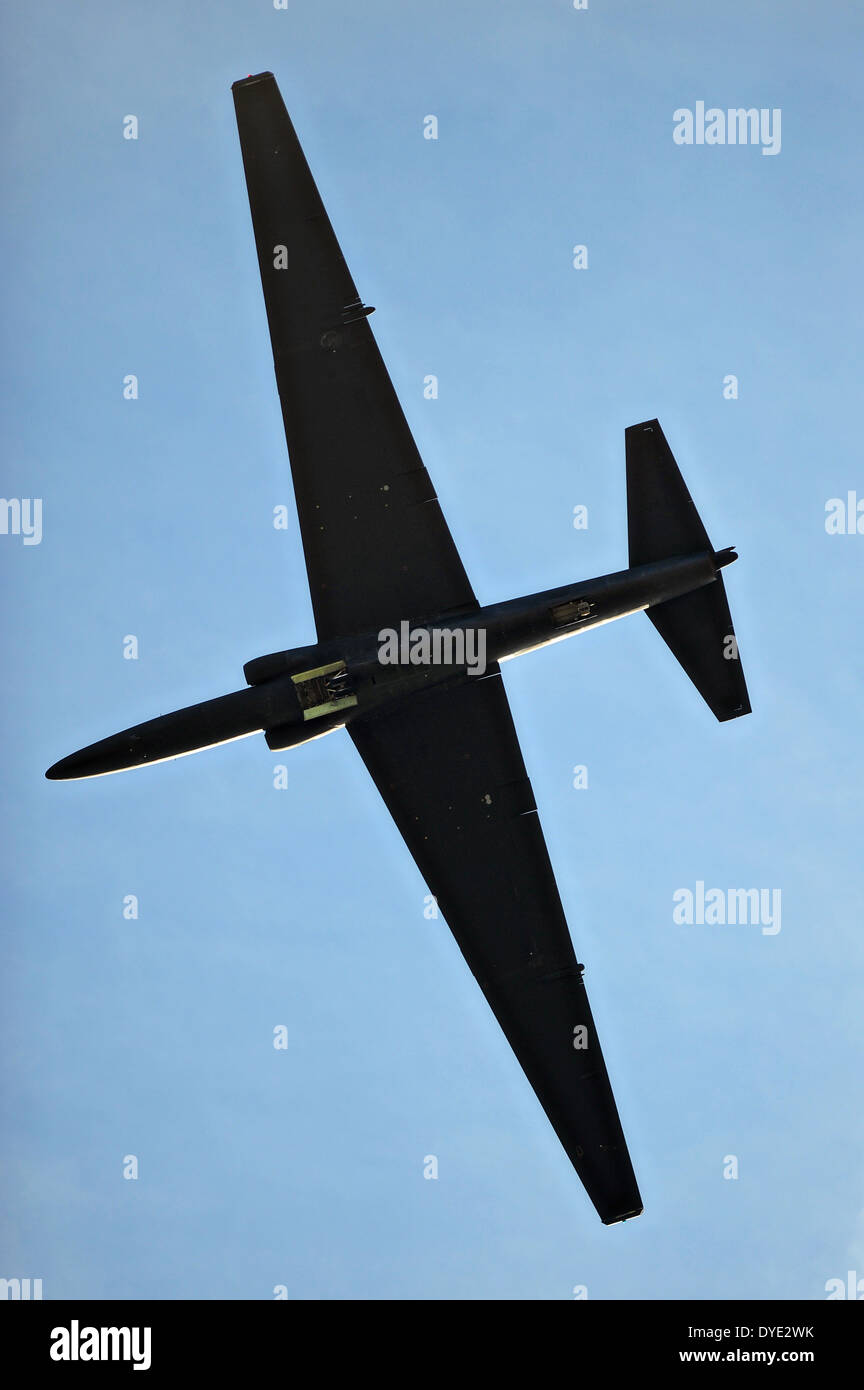 A US Air Force A U-2 Dragon Lady spy plane conducts a training sortie above Beale Air Force Base January 21, 2014 in Marysville, California. The Dragon Lady, a vestige of the Cold War flies at altitudes more than 70,000 ft. and has a wingspan of 105 ft. Stock Photo