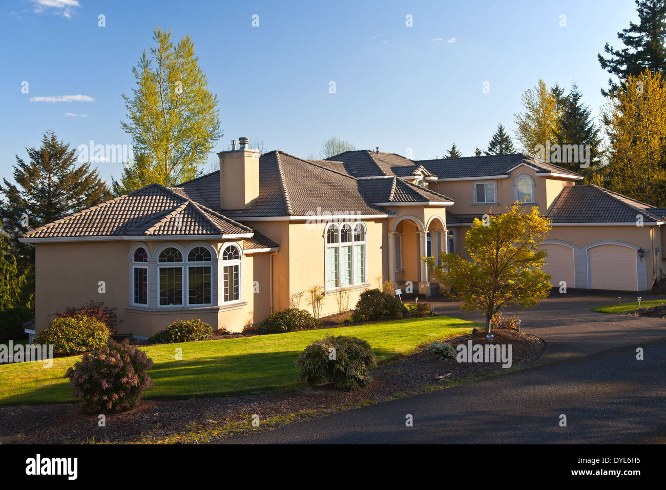 Residential mansion in Clackamas Oregon secluded surrounded with trees