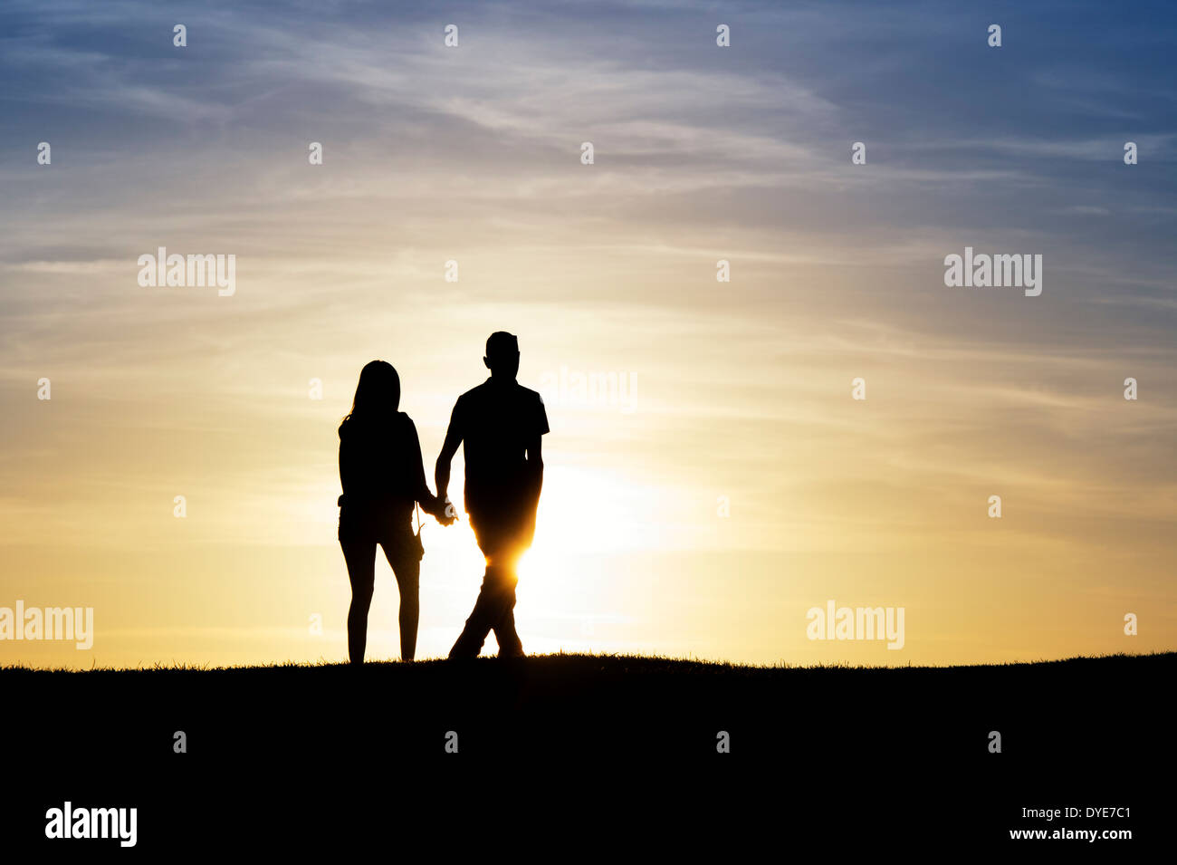 Couple holding hands silhouette hi-res stock photography and images - Alamy