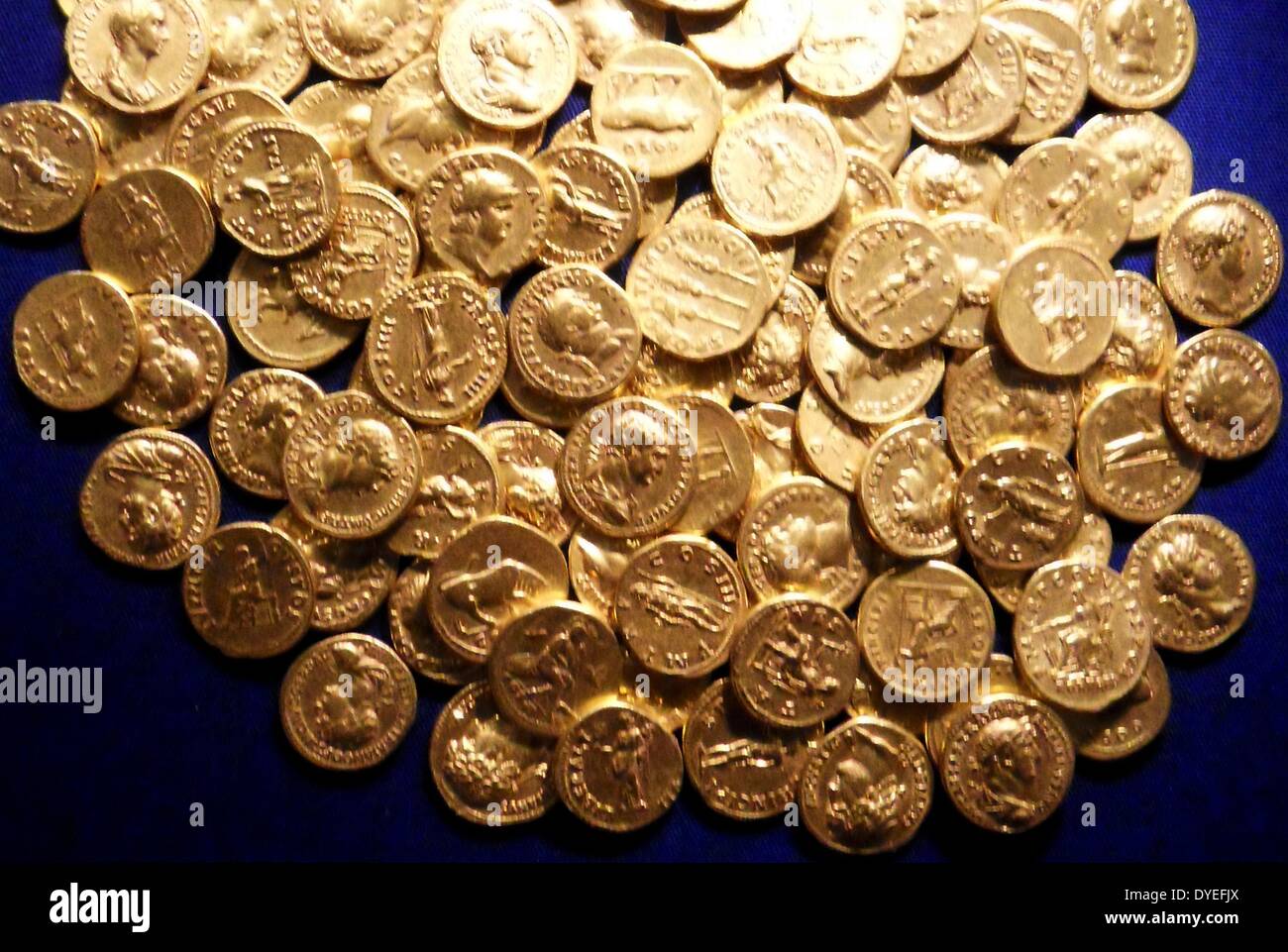 Didcot Hoard 160 A.D. Hoard of Roman coins found in Didcot Oxfordshire ...