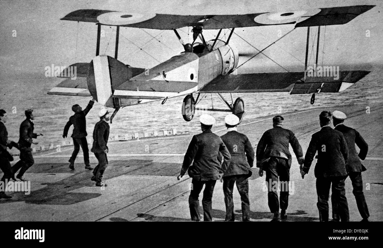 World War 1 - First landing of an aeroplane on the deck of a warship steaming at full speed. Stock Photo
