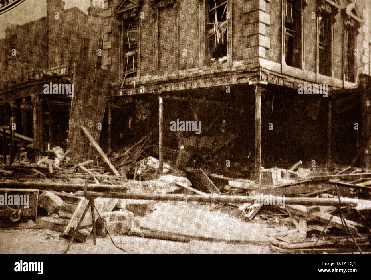 World War 1 - Ruin in a North London thoroughfare. The Eaglet public-house, at the corner of Hornsey Road and Seven Sisters Road, in North London shattered in an aeroplane raid on the night of September 29th, 1917. Stock Photo