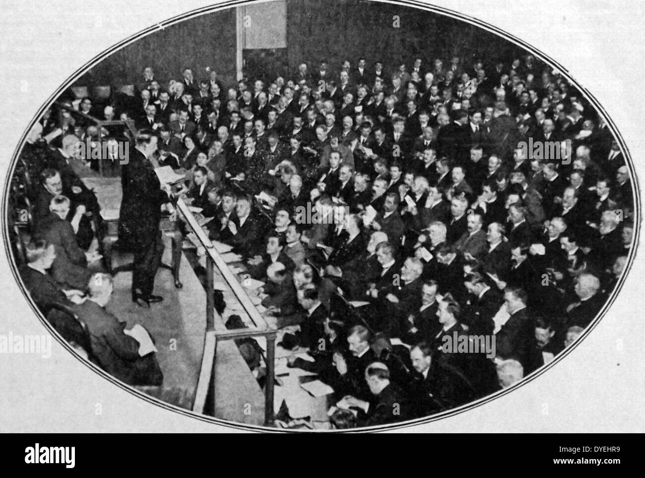 Arthur Henderson addresses the Labour Party Congress at Westminster England 1917 Stock Photo
