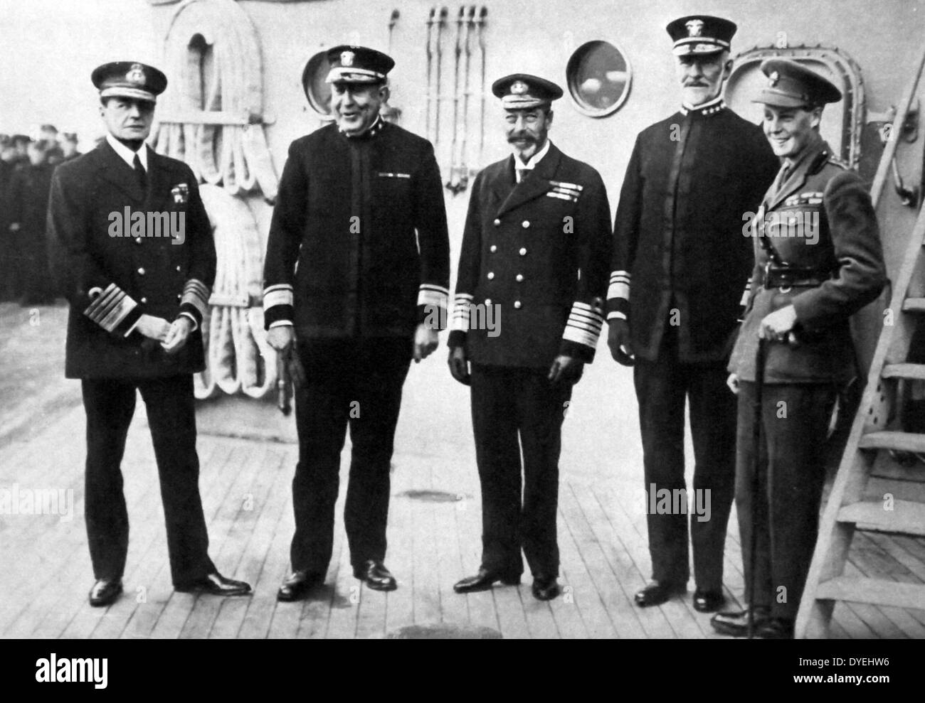 king George V with his son Prince (later King) edward meet with Admirals, Beaty Royal Navy (left) Rodman and Sims of the US Navy. 1918 Stock Photo