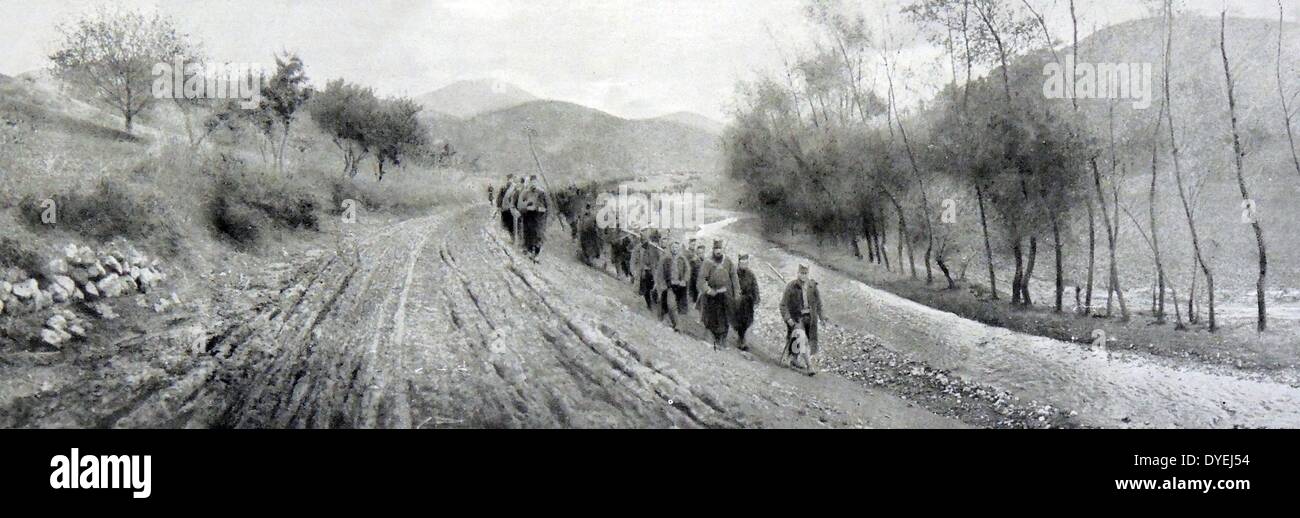 World War I - Serbian soldiers evacuate in the Nichava Valley 1915 Stock Photo