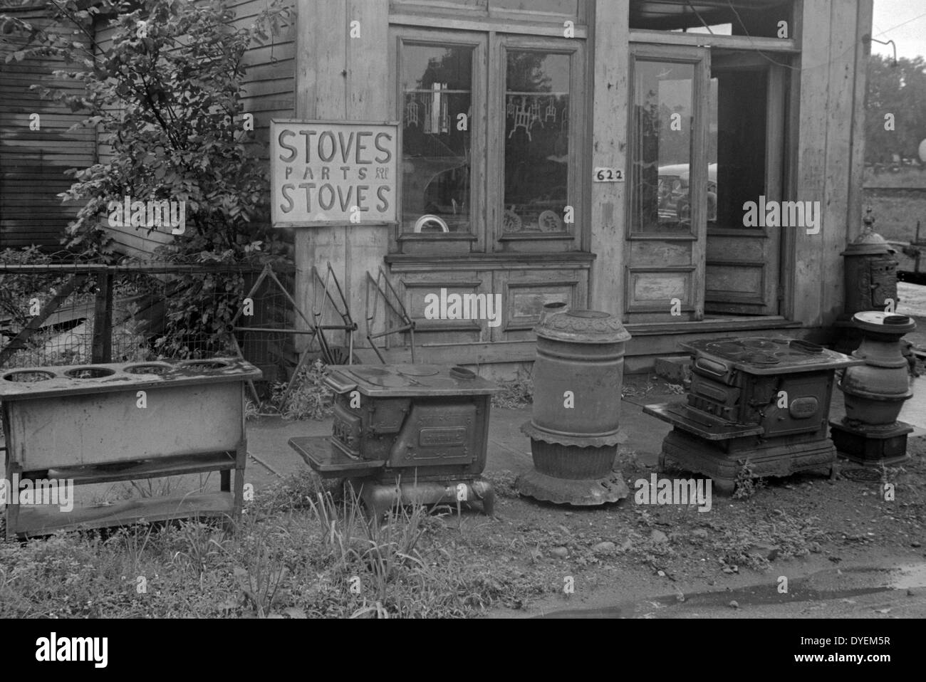 great depression in America in the 1930's. Stoves, parts for all stoves, near Circleville, Ohio. 1938 Summer. Stock Photo