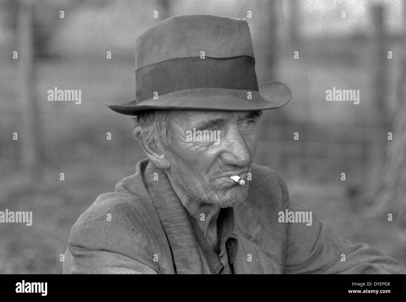 Migrant worker resting along roadside, Hancock County, Mississippi By Russell Lee, 1903-1986, photographer Date 19380101. Stock Photo