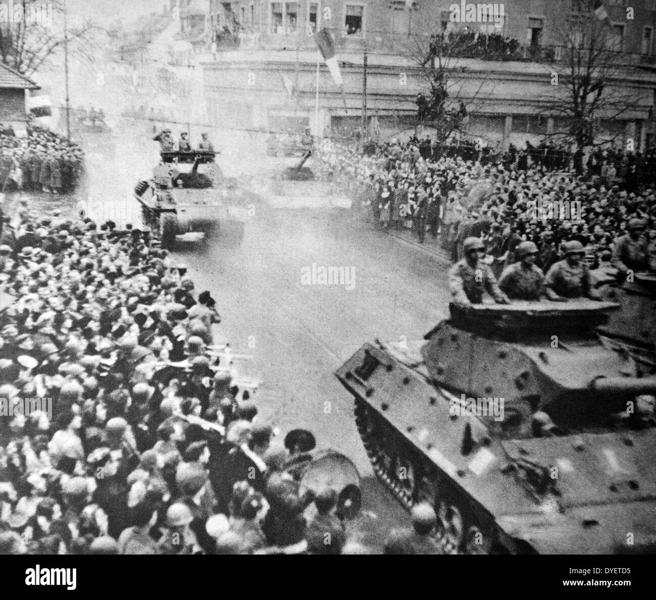 World War two : French army tanks pass through the liberated town of Mulhouse 1945 Stock Photo