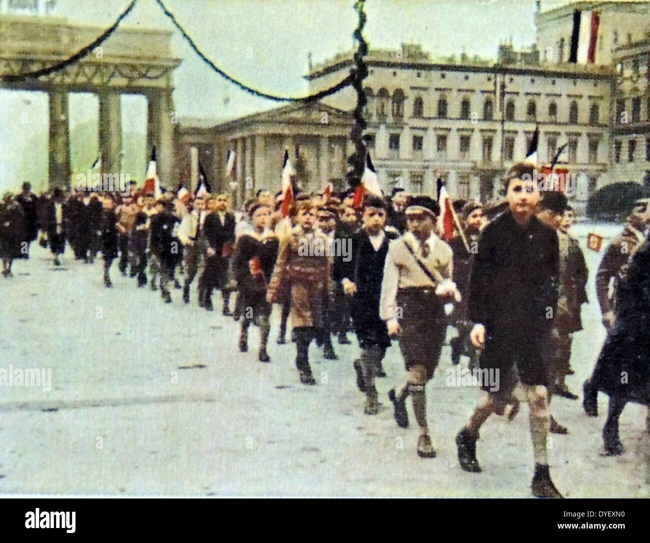 german school children march with Nazi flags through the brandenburg Gate in Berlin. Circa 1933-35 Stock Photo