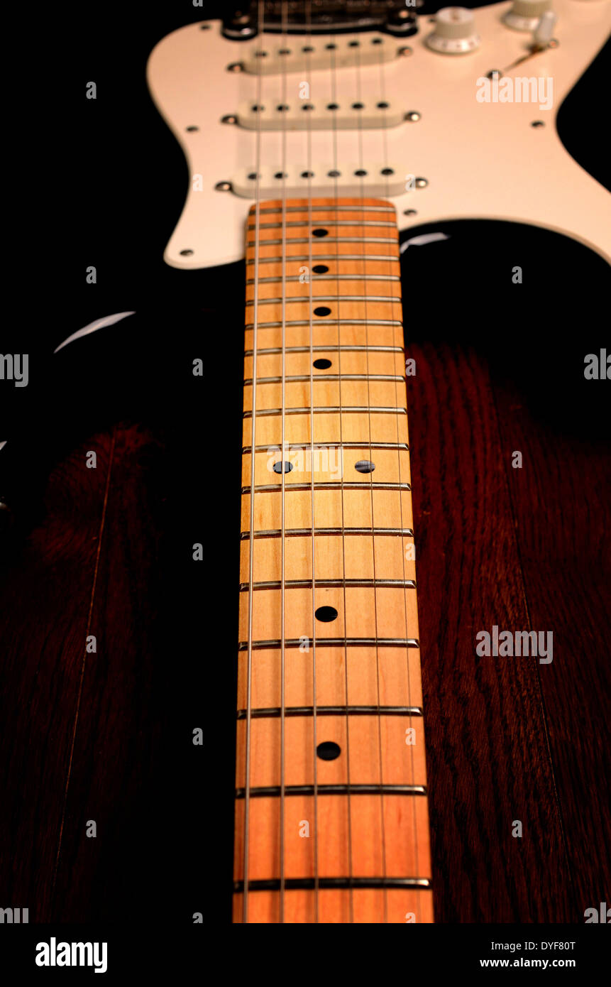 Vintage guitar case hi-res stock photography and images - Alamy