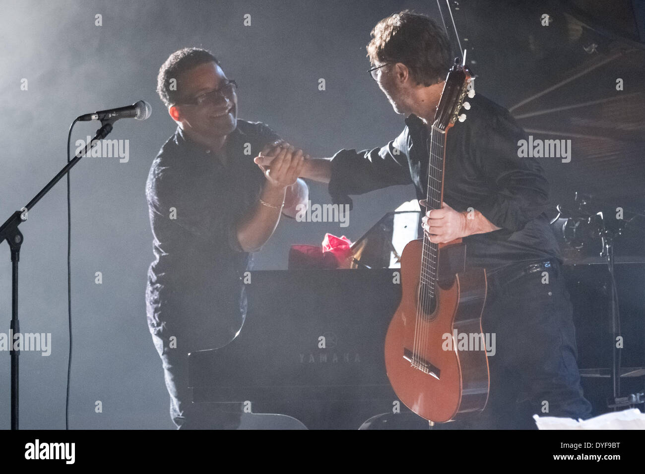 Al Di Meola and Gonzalo Rubalcaba performing live at Aula ...