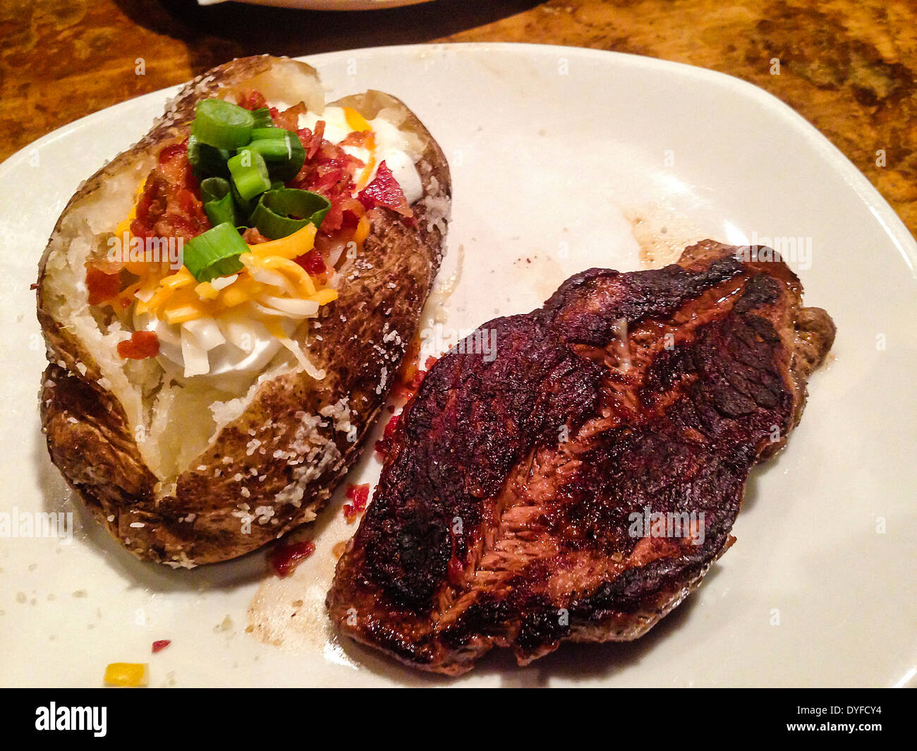 Steak with baked potato hi-res stock photography and images - Alamy